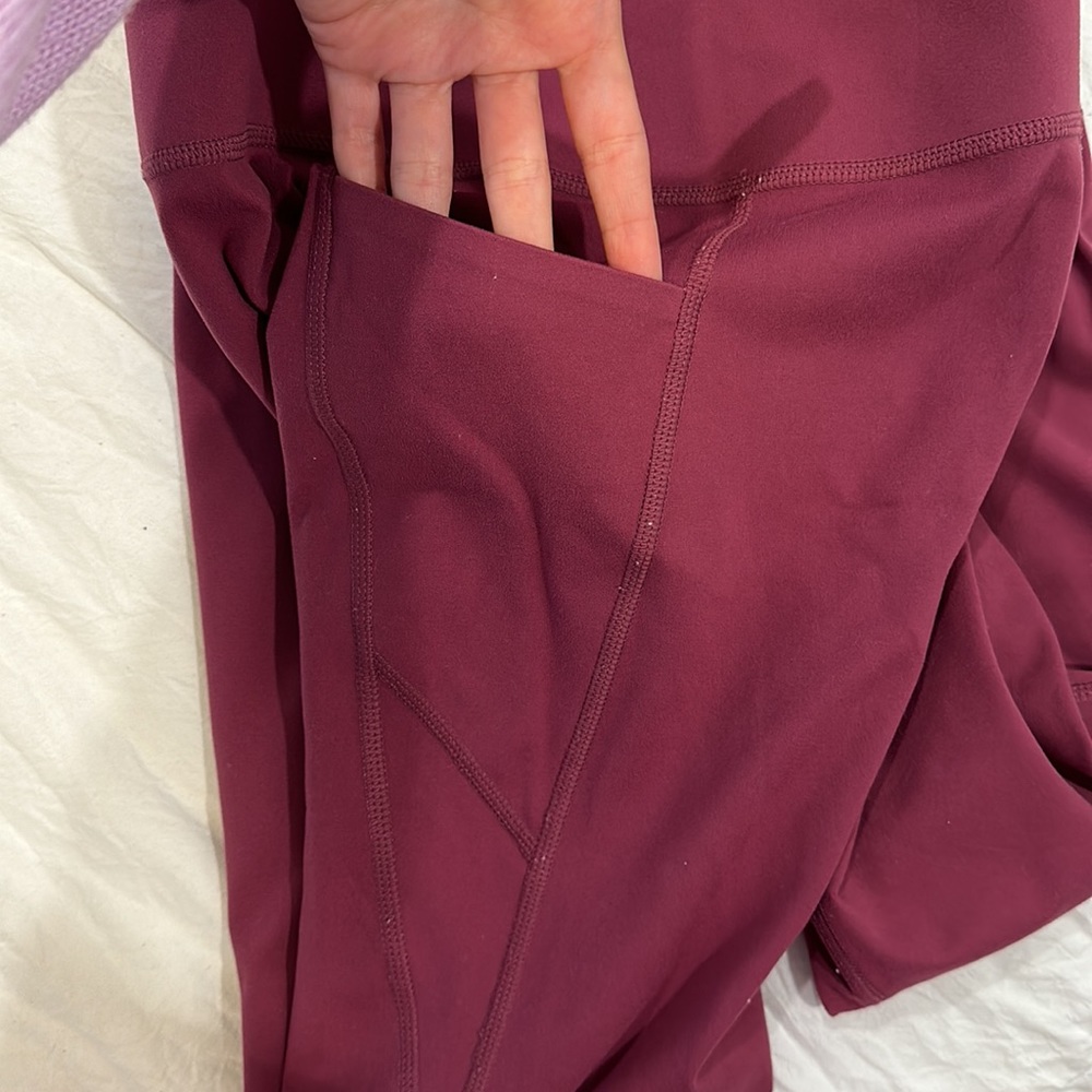 Uniqlo 2-piece athletic set - Picture 3 of 4